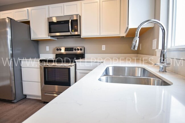 Building Photo - 4 Bed 2.5 Bath Single Family Home in Adel.
