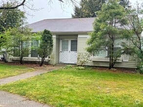 Building Photo - 561B Malvern Ct