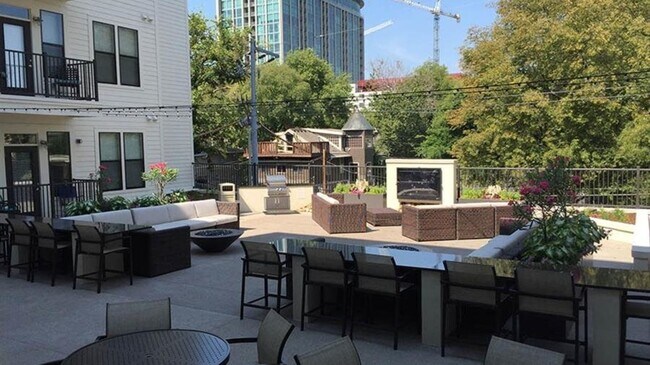 Foto del edificio - 819 18th Ave S