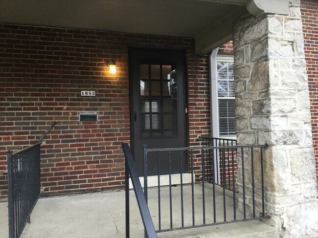 Building Photo - 1683 King Ave