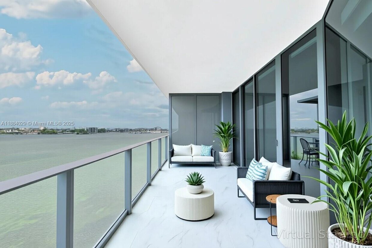 Primary Photo - 700 NE 24th St