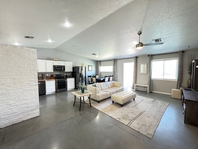 Foto del edificio - 7267 Sixshooter Dr