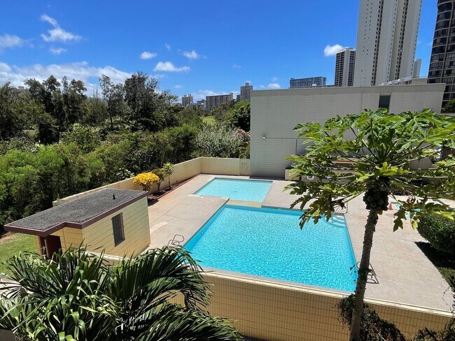Foto del edificio - Partly Furnished 3-bedroom, 2-bath condo a...