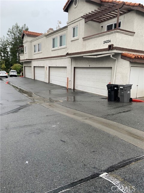Foto del edificio - 24224 Sylvan Glen Rd