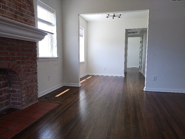 Building Photo - 1312 S Quaker Ave