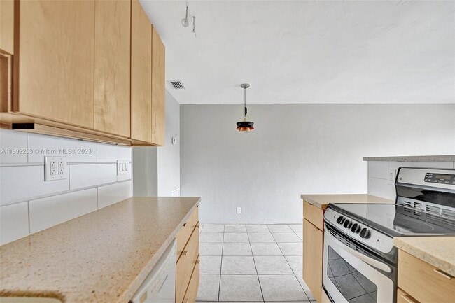 Foto del edificio - 2909 Middle River Dr