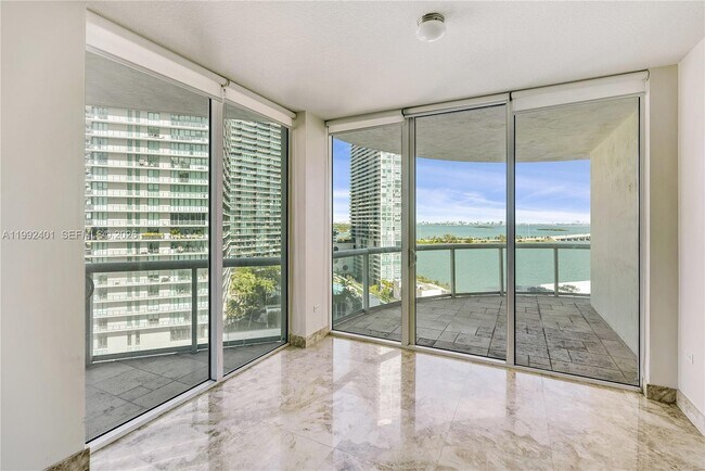 Foto del edificio - 480 NE 30th St