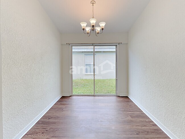 Foto del edificio - 3754 Benson Park Blvd