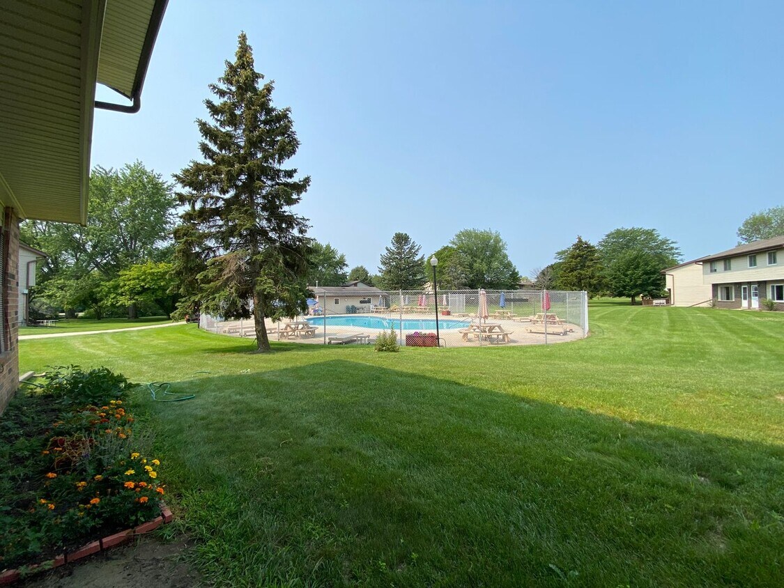 Foto del edificio - W164N11511-N11511 Squire Ct