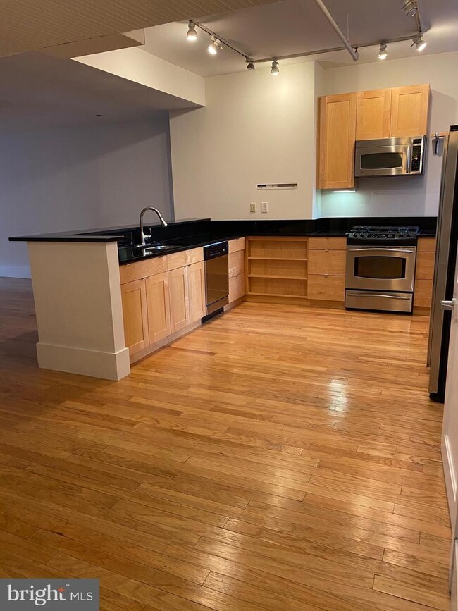 Open Kitchen with Island, Large Pantry - 1615 Walnut St