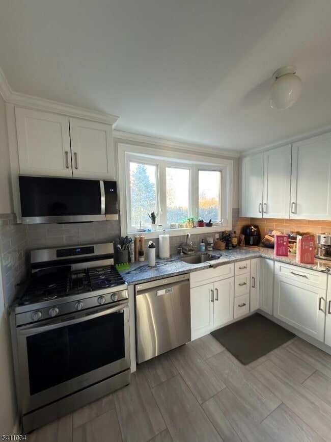 Foto del edificio - 664 Valley Rd