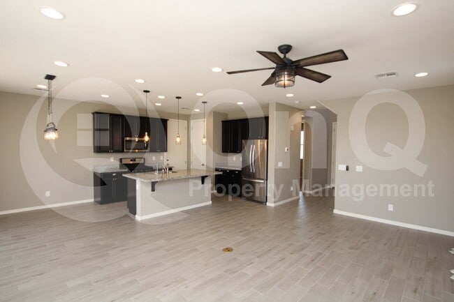 Building Photo - 17120 N 9th Pl