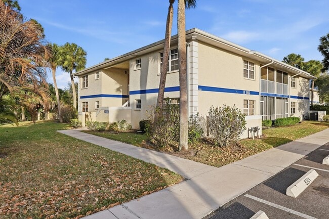 Building Photo - 1502 SE Royal Green Cir