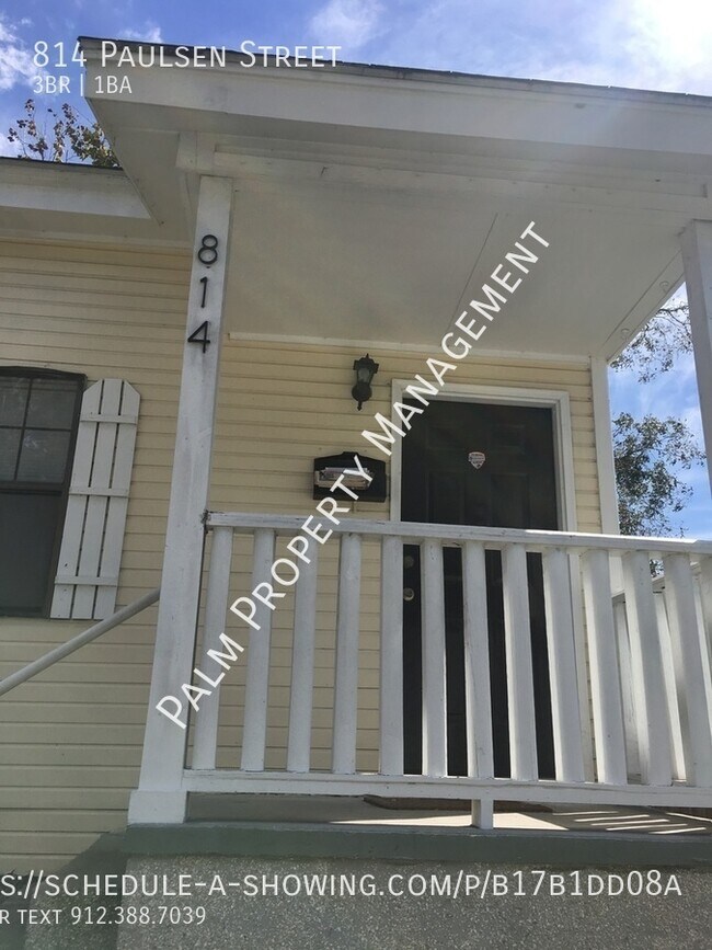 Building Photo - Updated 3 Bedroom /1 Bath Apartment For Rent