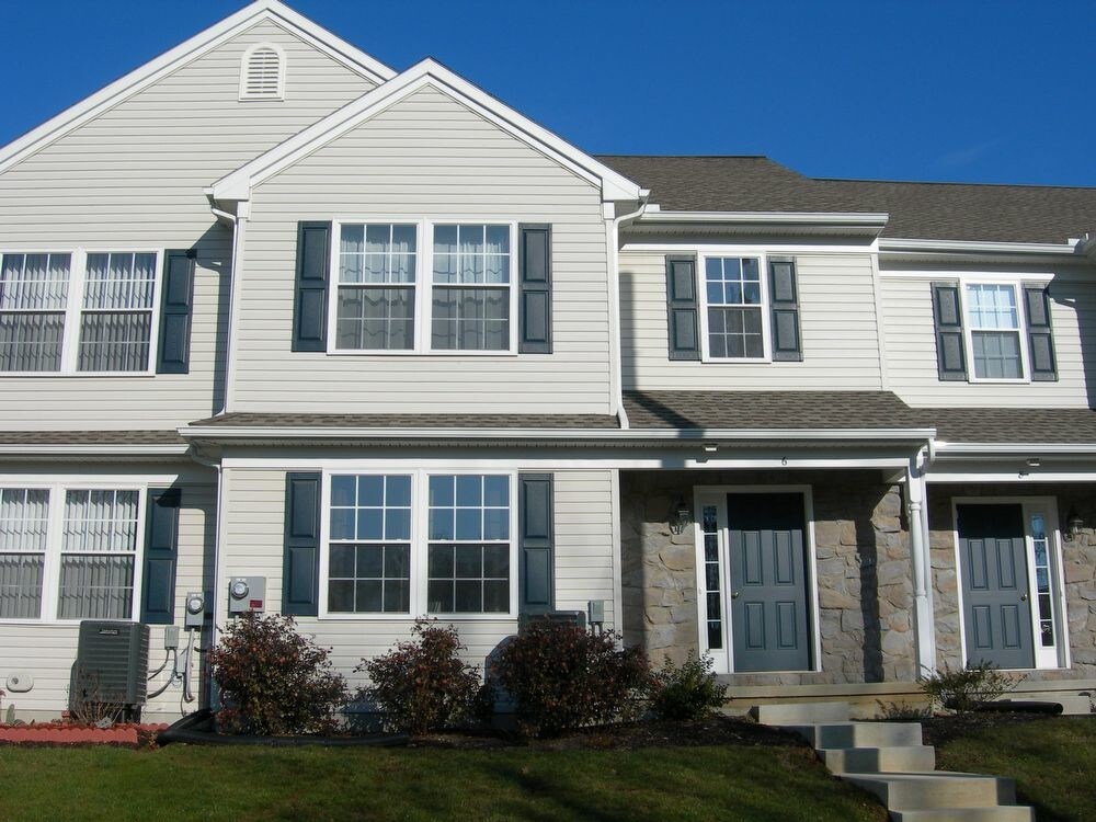 10 Bradford Dr, LeacockLeolaBareville, PA 17540 Townhouse for Rent