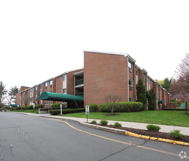 Federation Square Apartments Rentals West Hartford, CT