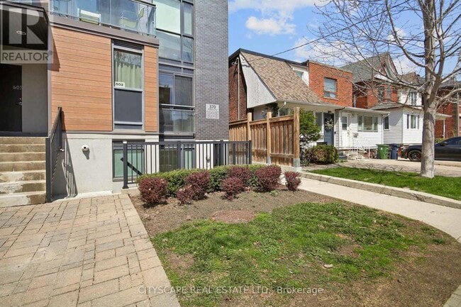 Building Photo - 370 Wallace Ave