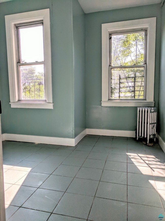 Foto del edificio - 3353 70th St