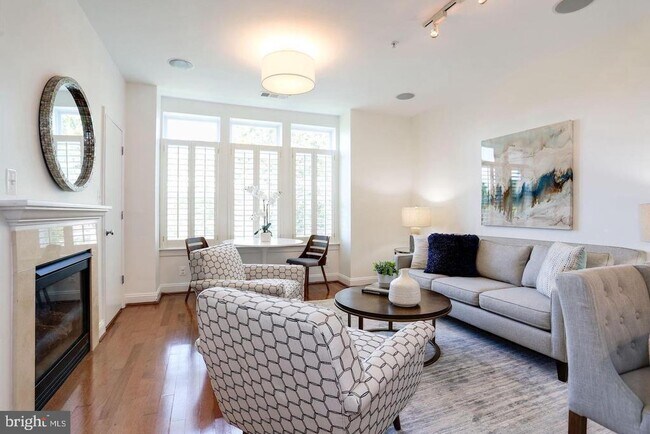 Foto del edificio - 1633 N Colonial Terrace