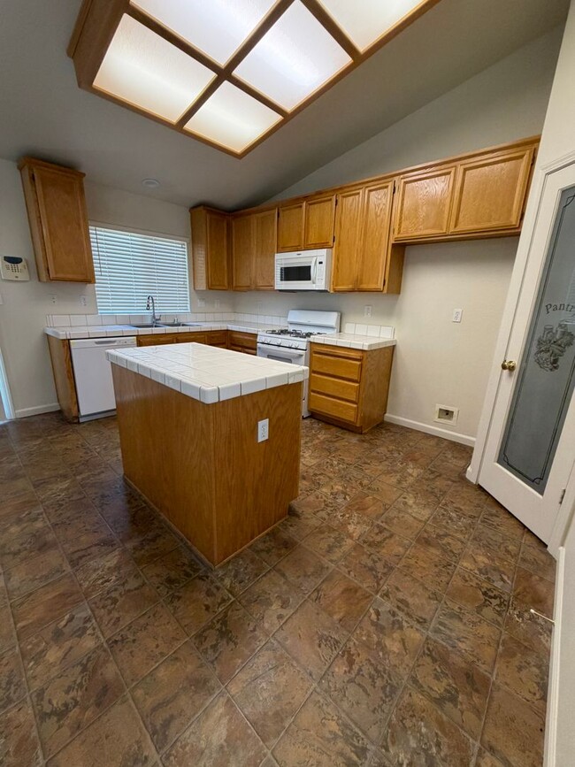 Building Photo - 9839 Tarzo Way