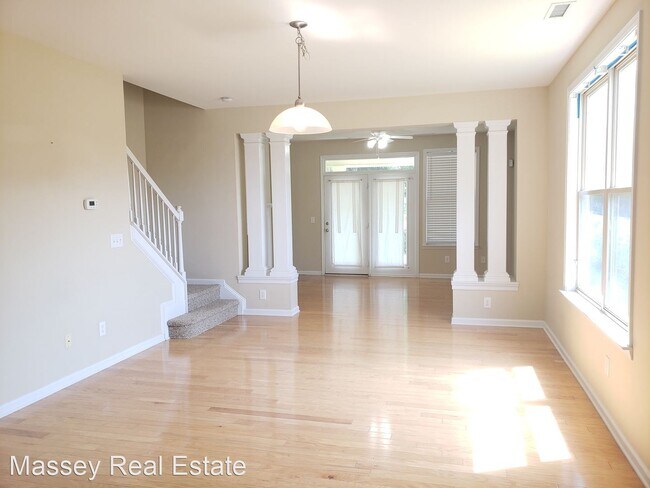Building Photo - 2 br, 2.5 bath House - 2010 Freeport Drive