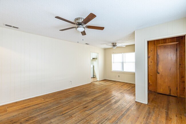 Foto del edificio - 2 Bedroom, 1 Bath Home in the Medical Dist...
