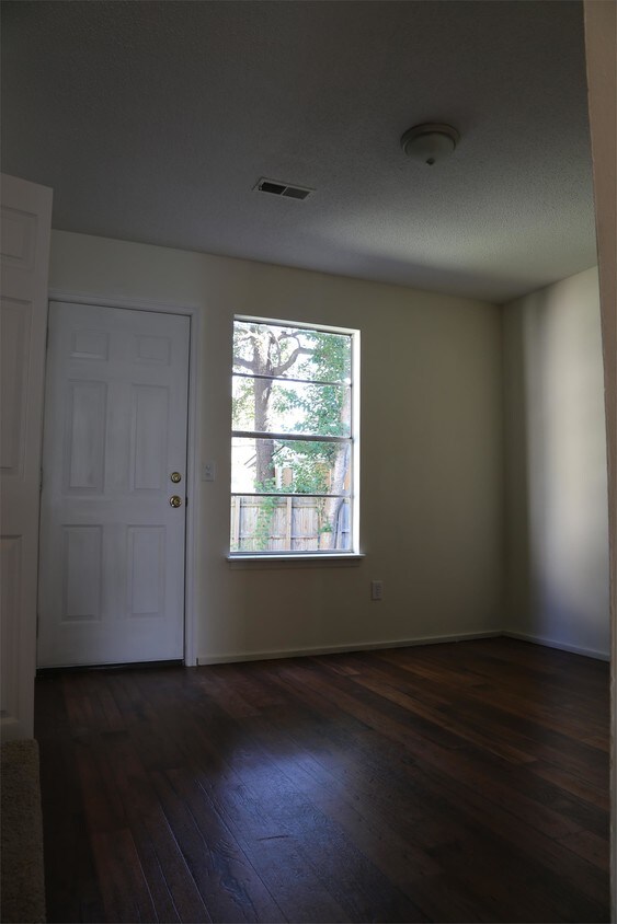 Primary Photo - 2139 Aberdeen Ave