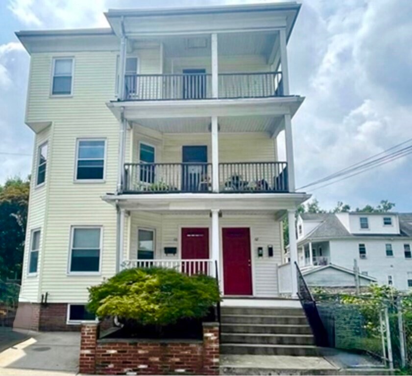 40 Bushee St Unit 3, Attleboro, MA 02703 Room for Rent in Attleboro