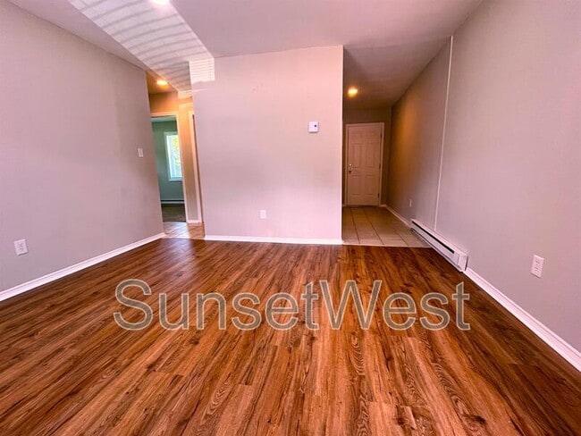 Building Photo - 4401 Layola Ave