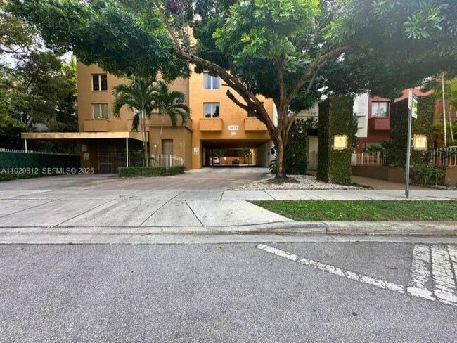 Foto del edificio - 2630 SW 28th St