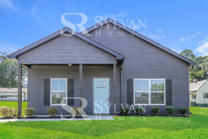 Primary Photo - Enjoy living the good life in this 3 bedro...