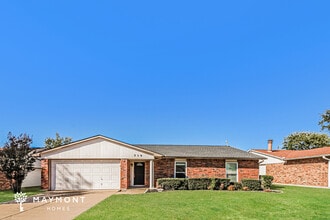 Building Photo - 719 Wandering Way Dr