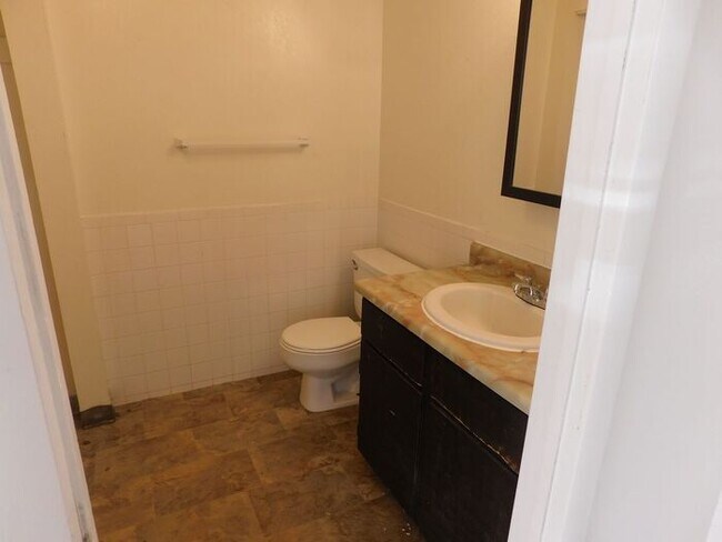 Foto del edificio - 3 Bed 2 Bath Townhome