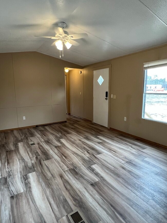 Building Photo - 101 Donna Gayle Cir