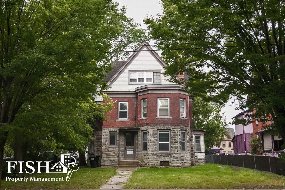 Primary Photo - 1015 W 4th St