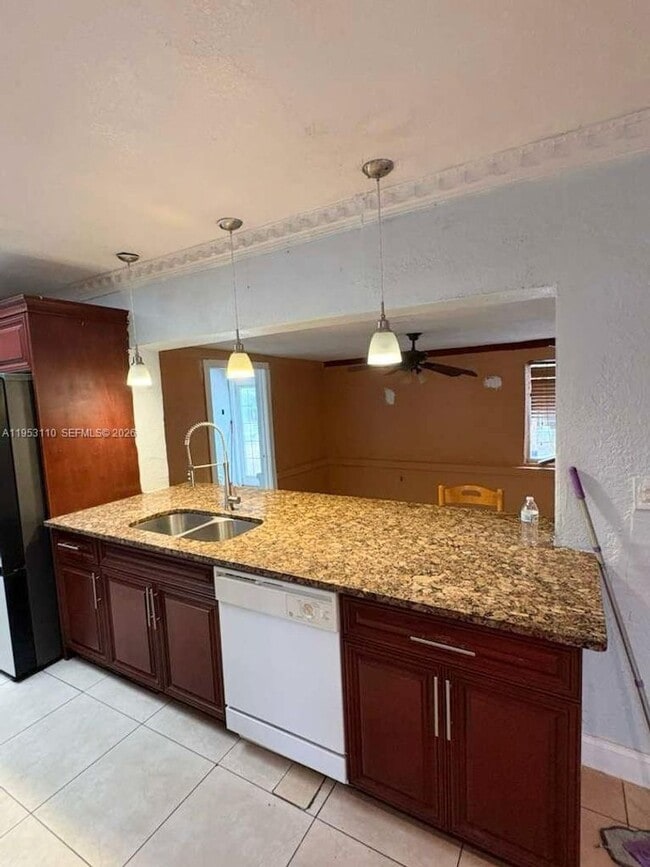 Foto del edificio - 221 NW 40th St