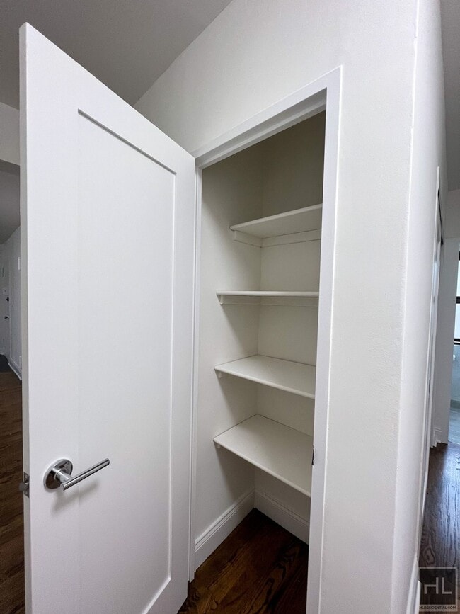 Building Photo - E 88th St