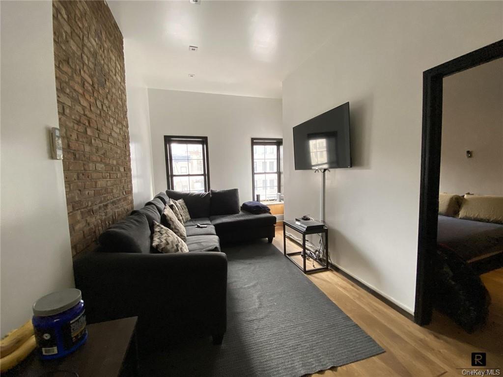 Primary Photo - 1553 2nd Ave