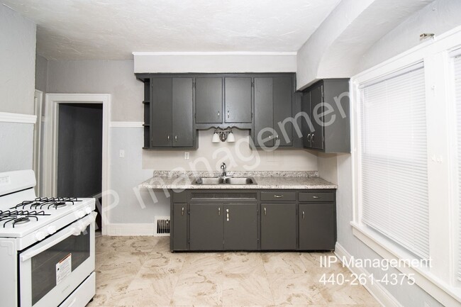 Building Photo - Discover Your New Home in Vibrant Clevelan...