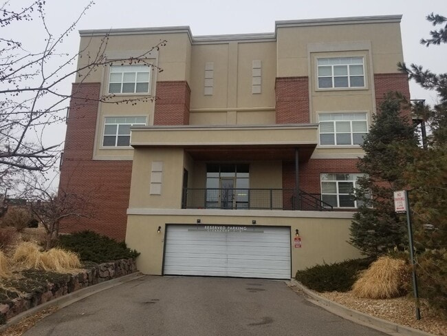 Parking/Garage - 5401 S Park Terrace Ave