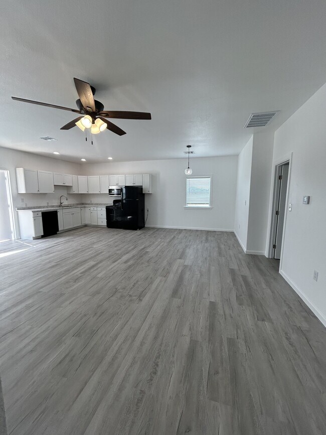 Building Photo - 2529 Cardinal Rd