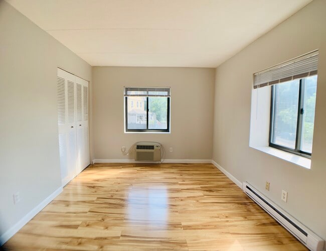 Building Photo - 46 Cochituate Rd