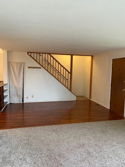 entry area - 1444 Humboldt St