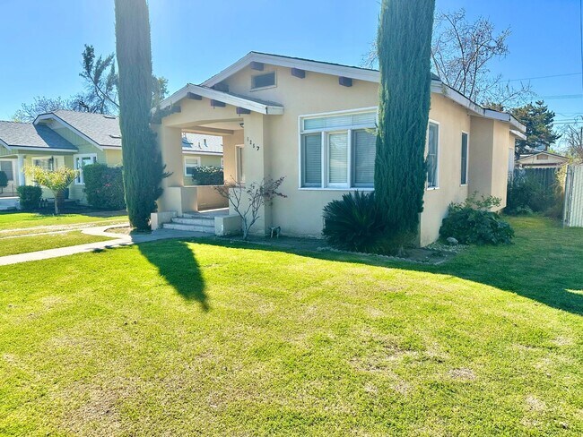 Foto del edificio - 1257 N Thorne Ave