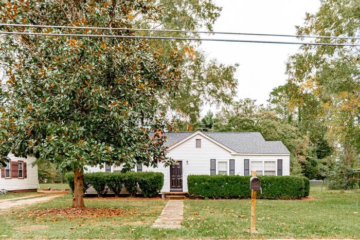 Primary Photo - NOW OFFERING FIRST FULL MONTH FREE IF MOVE...