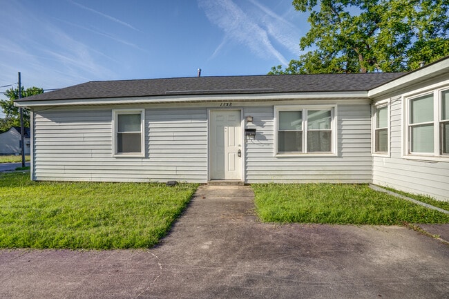 Building Photo - 1328 Maple St