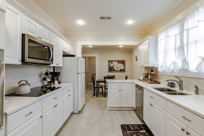 Building Photo - 152 Hannon Ave