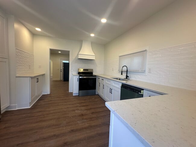 Building Photo - 245 Cromley St