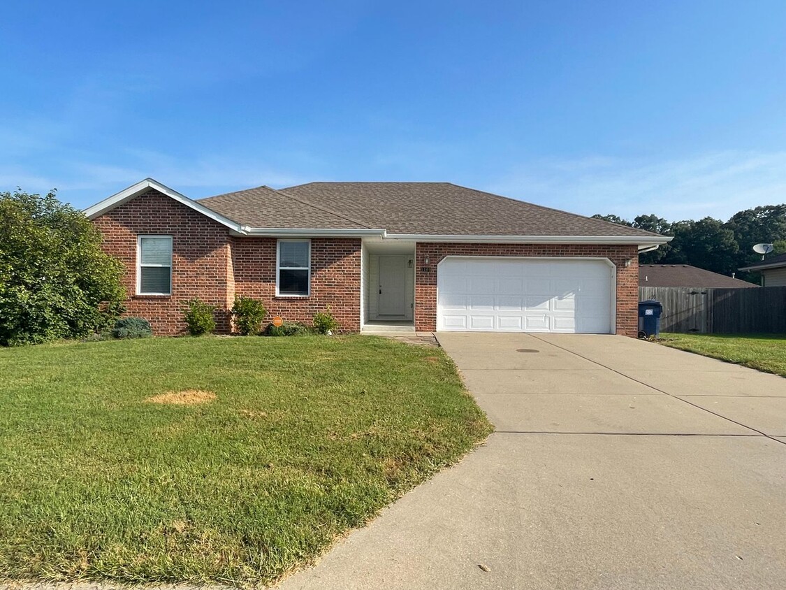 Foto principal - Great 3 bedroom 2 bathroom Home in Ozark A...