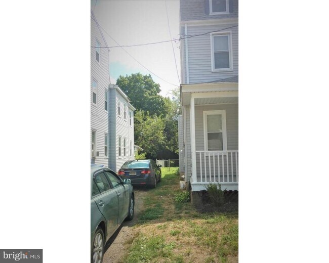 Building Photo - 820 Columbus Rd